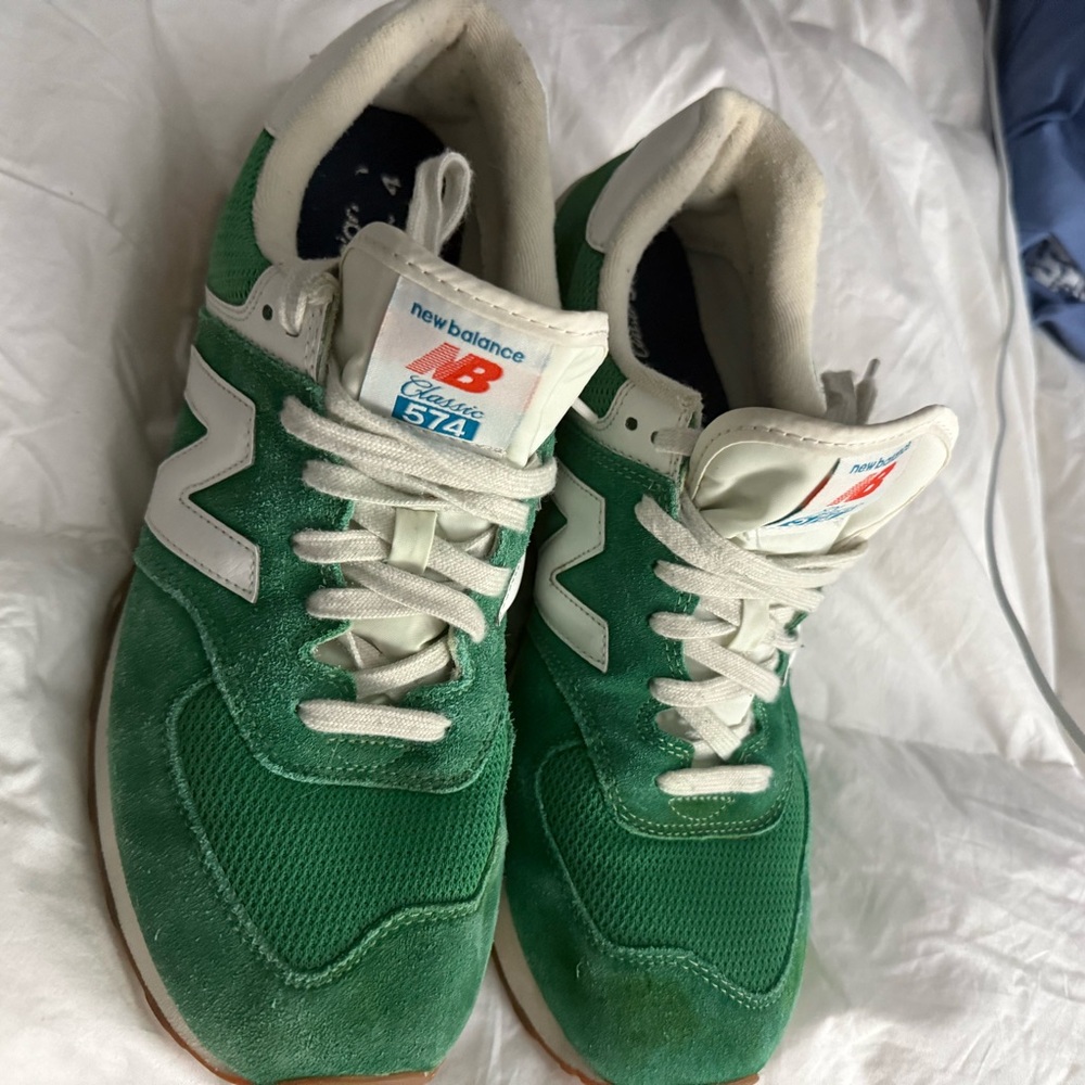 Classic men’s green running shoe
